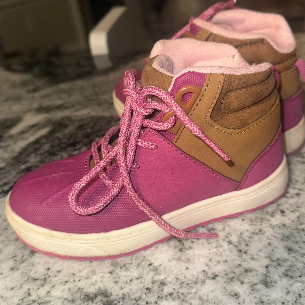 OshKosh B'gosh Pinkish Purple and Tan Boots Toddler Girl Size 9‎